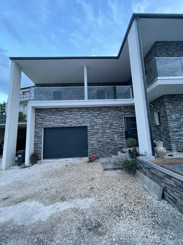 Villa contemporaine avec piscine MTS BAT